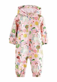 Combinaison étanche rose avec capuche, ornée de motifs colorés d'animaux et de fleurs, avec des poignets élastiques et une fermeture éclair à l'avant.