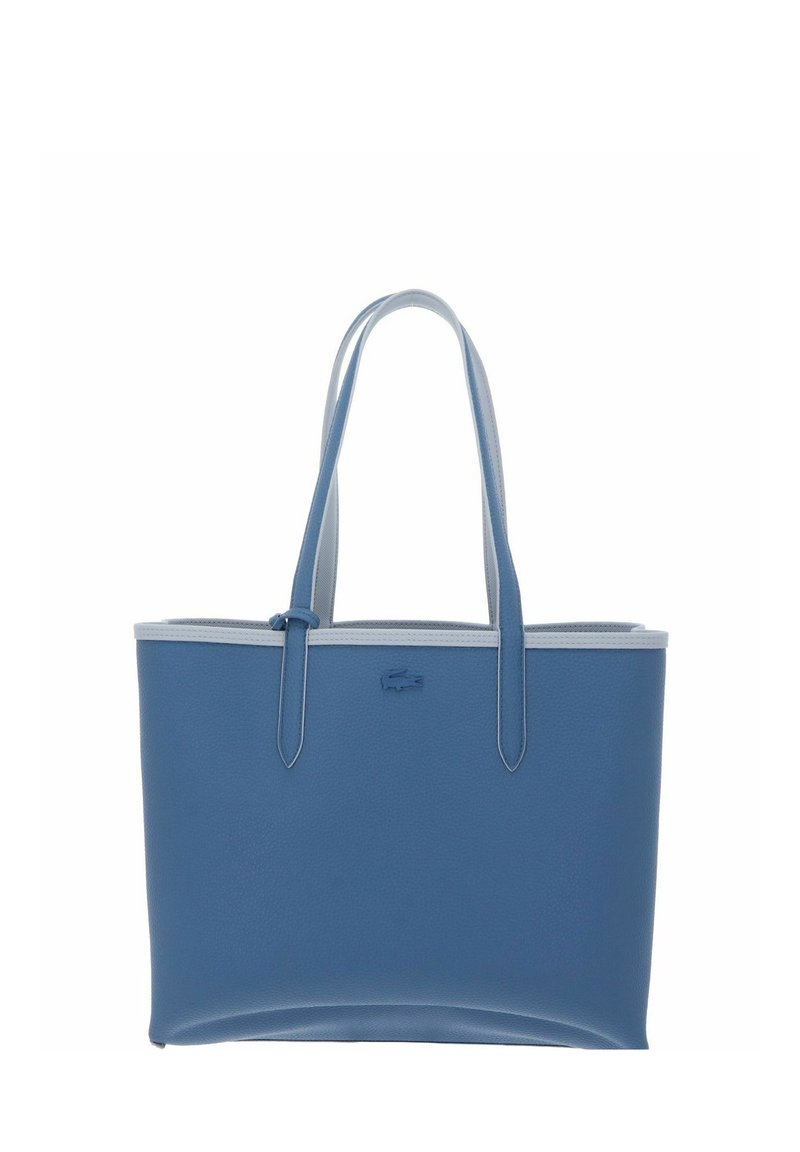 Blaue Ledertasche mit zwei Griffen, hellen Kanten und einem kleinen geprägten Logo in der Mitte vorne.