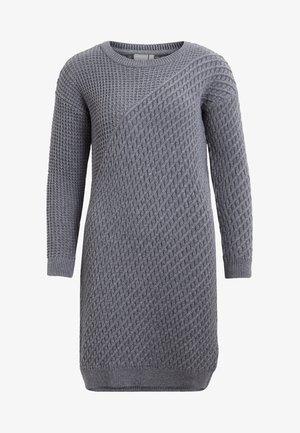 Robe tricotée grise avec un motif texturé, dotée de manches longues et d'un col rond. Le design comprend une couture diagonale détaillée sur la poitrine.