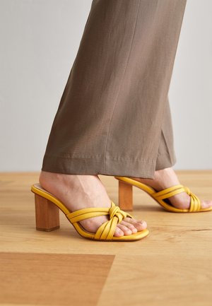 SHEKUDO SIMONE ROPE MULE - Klumpák - yellow