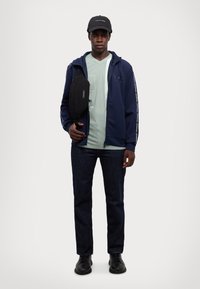 EA7 Emporio Armani FELPA - Jersey con capucha - navy