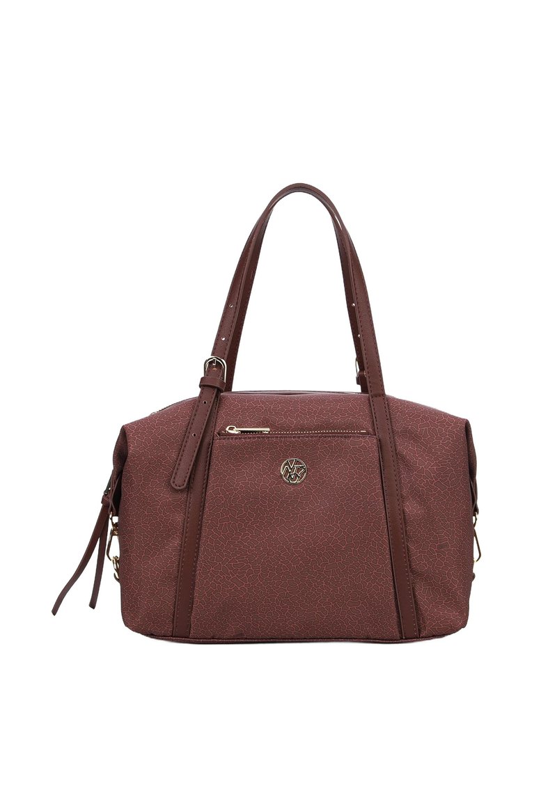 Borsa a tracolla marrone con texture, dotata di due manici, caratterizzata da una tasca con zip frontale e un logo metallico. Materiale liscio con una forma strutturata.