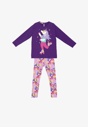Lilla langærmet top med enhjørningsgrafik og rulleskøjter. Pink leggings med farverigt rulleskøjte mønster og stjerner. Bomuldsstof.