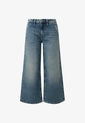 Vaalean siniset leveät farkut, joissa on rento istuvuus. Varustettu napilla sulkeutuvalla vyötäröllä, viidellä taskulla ja hienovaraisella haalistumisella kauttaaltaan.