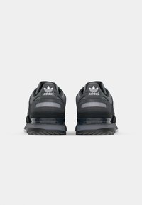 adidas Originals ZX 600 UNISEX - Trainers - core black/grey four/grey six