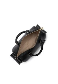 Borsa a tracolla in pelle nera con apertura con zip, hardware in tonalità oro, esterno texturizzato e fodera interna in tessuto beige.