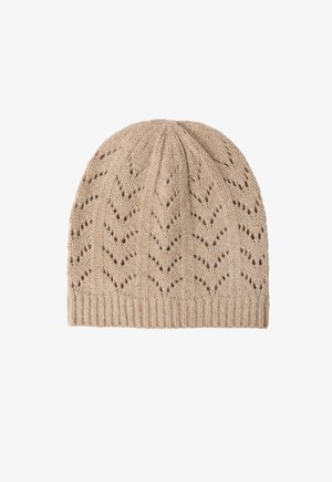 Beige lõngaga kootud beanie, millel on tekstureeritud chevron muster, sooniku äär ja pehme, kerge materjal. Kujundatud soojuse ja mugavuse tagamiseks.