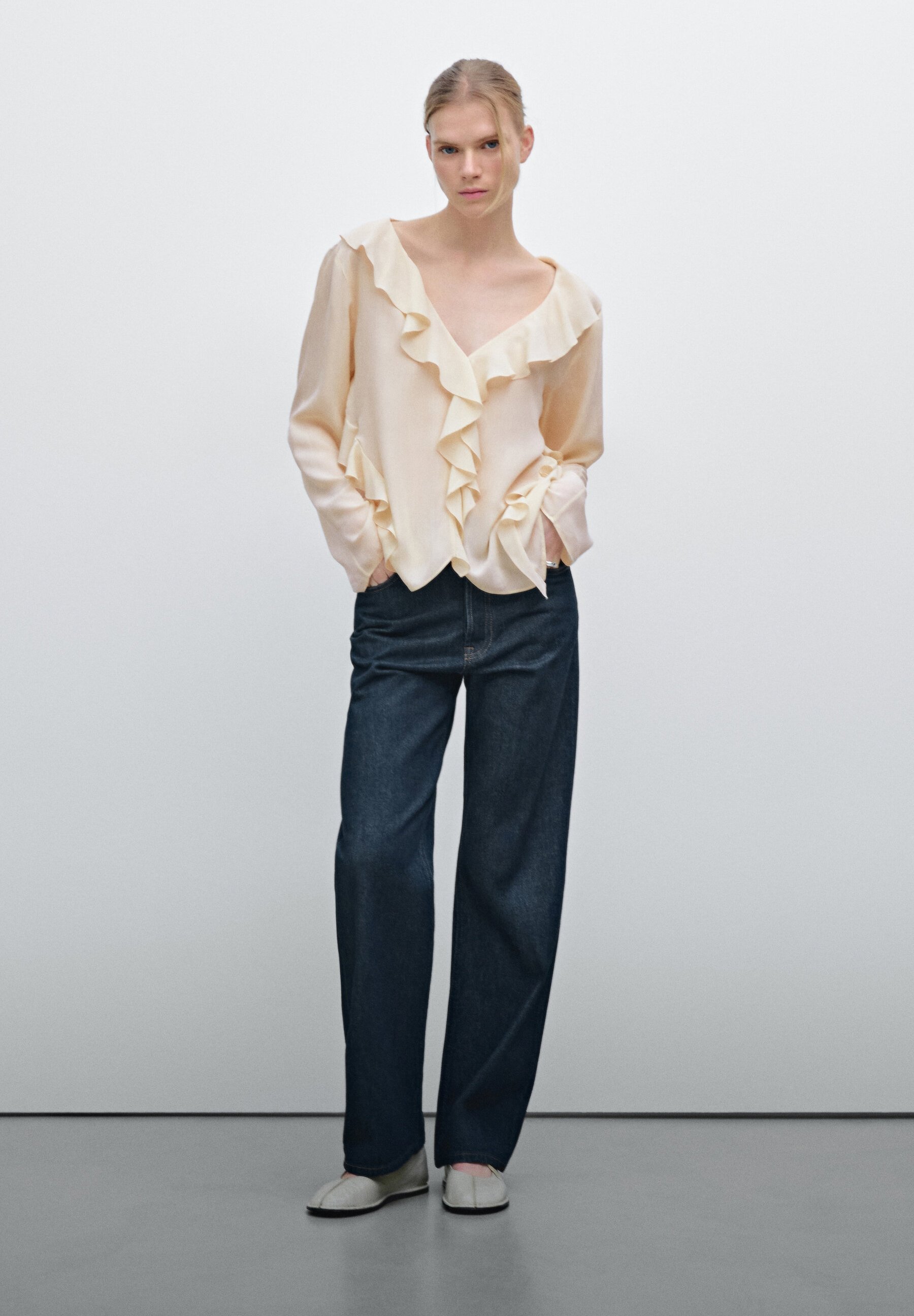 white ruffle hem top