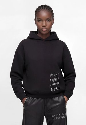 Karl Lagerfeld Jeans, x PIETRO TERZINI BOXY - Суитшърт с качулка - black