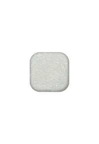 Compatto cosmetico quadrato e scintillante di colore bianco, con una superficie liscia e una leggera lucentezza, caratterizzato da angoli arrotondati e un design minimalista.