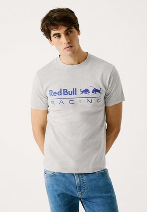 Grijze katoenen t-shirt met het "Red Bull Racing" logo in het blauw, ronde hals, korte mouwen en een klassieke pasvorm.
