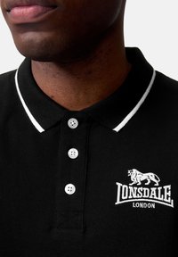 Lonsdale NORMALE PASSFORM BALLYGALLEY - Polo - black white