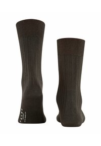 Calcetines de color marrón oscuro con canalé, puntera reforzada, textura suave y puño ancho de canalé. Presentan un logo cerca del tobillo.