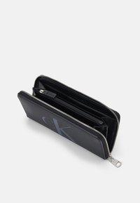 Calvin Klein Jeans SCULPTED ZIP AROUND MONO - Portafoglio - black