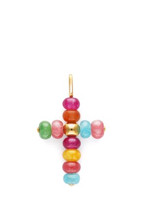 Colgante en forma de cruz con cuentas redondas en verde, rosa, rojo, naranja, amarillo, azul y una cuenta central dorada sobre fondo blanco.