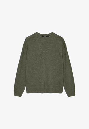 Olivengroene V-hals trui met lange mouwen, gebreid, met geribbelde manchetten en zoom, plat liggend op een witte achtergrond.
