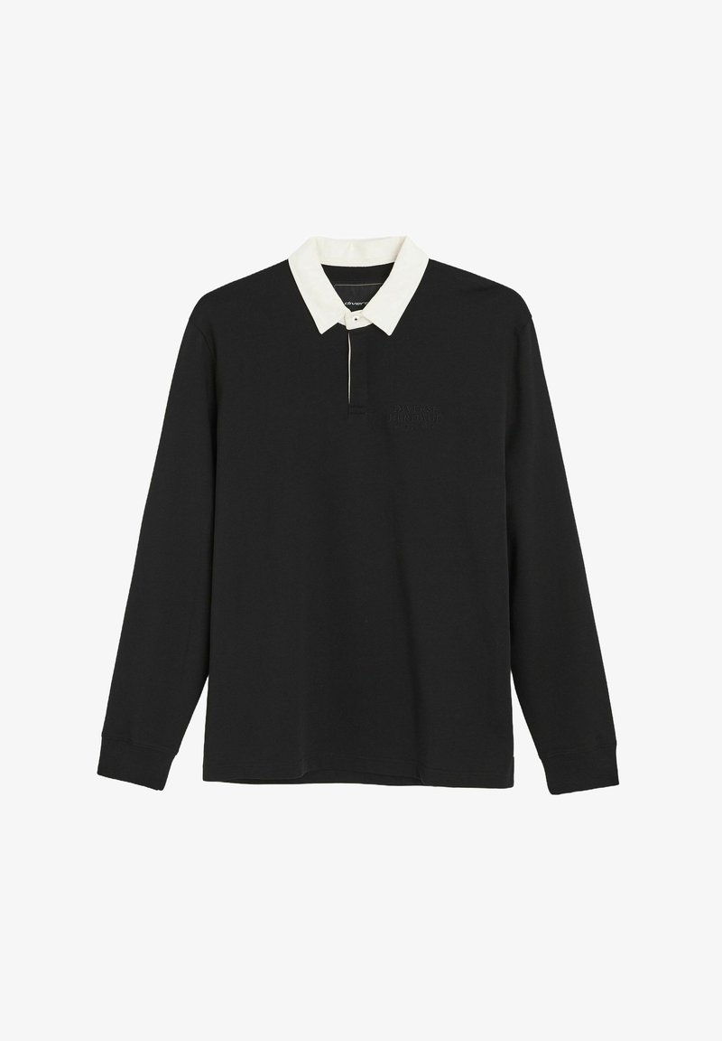 Czarna polo z długim rękawem, z białym kołnierzykiem i ćwierć długości zapięciem na guziki. Posiada wytłoczone logo na klatce piersiowej. Wykonana z delikatnej bawełny.