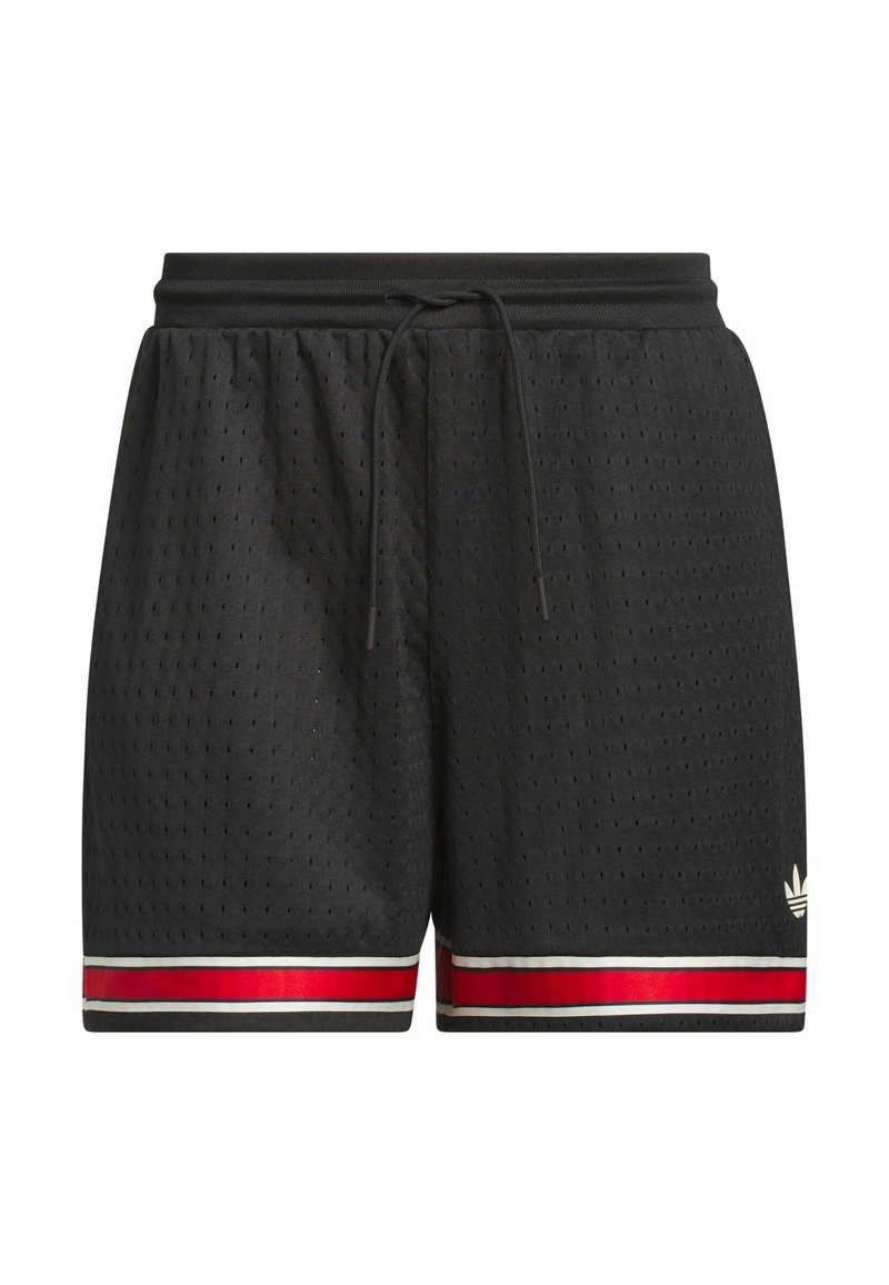 Schwarze Mesh-Trainingsshorts mit elastischem Bund, Kordelzug, roten und weißen Streifen an den Beinabschlüssen und kleinem weißem Adidas-Logo am linken Bein.