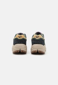 HI-TEC HTS74 SHADOW UNISEX - Sporta apavi - shark/pelican/black beauty/kombu green