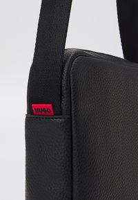 HUGO ETHON CROSSB UNISEX - Borsa a tracolla - black