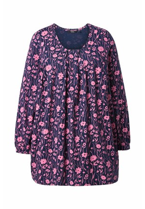 Tummansininen blusson, jossa on vaaleanpunaisia kukkakuvioita, väljä mitoitus, pyöreä kaula-aukko ja pitkät hihat, jotka on kerätty hihoista.