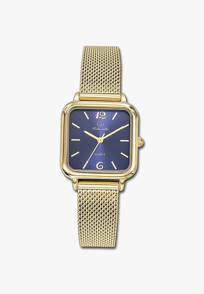 Montre carrée en or avec cadran bleu, bracelet en maille d'or, chiffres arabes 12 et 6, et trois aiguilles dorées indiquant l'heure 9h09.