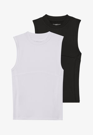 Duas t-shirts desportivas sem mangas, uma branca e uma preta, feitas de tecido elástico com decotes arredondados e detalhes de costura visíveis.