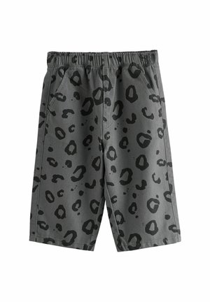 Pantaloni corti grigi con vita elastica, caratterizzati da un motivo a stampa leopardata nera, due tasche laterali e una texture di tessuto liscia e durevole.