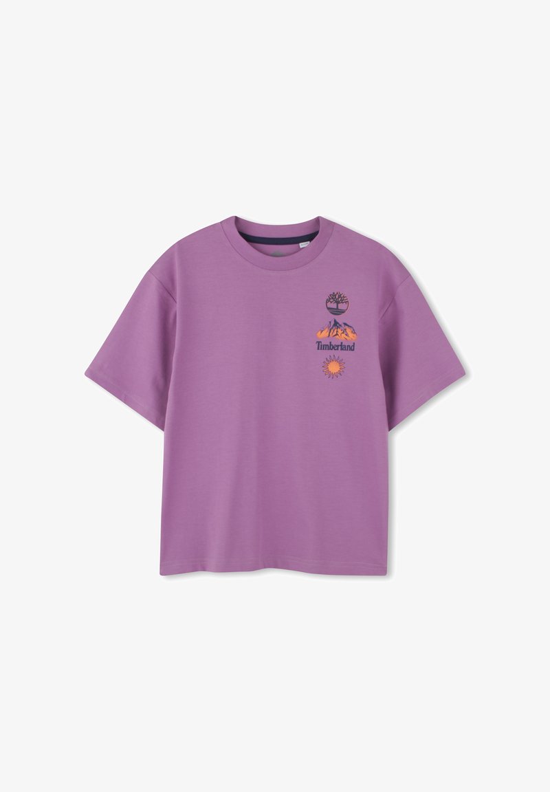 Paarse katoenen T-shirt met korte mouwen, ronde hals en drie bedrukte graphics: boom, bergen met "Timberland" en zon ontwerp.