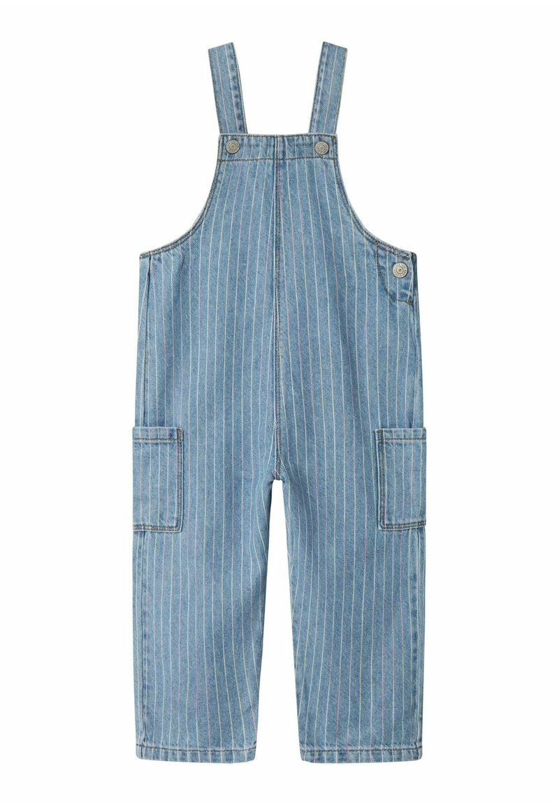 Blå denimoverall med vertikala vita ränder, justerbara axelremmar och två framfickor. Hållbar tyg med synliga sömsdetaljer.