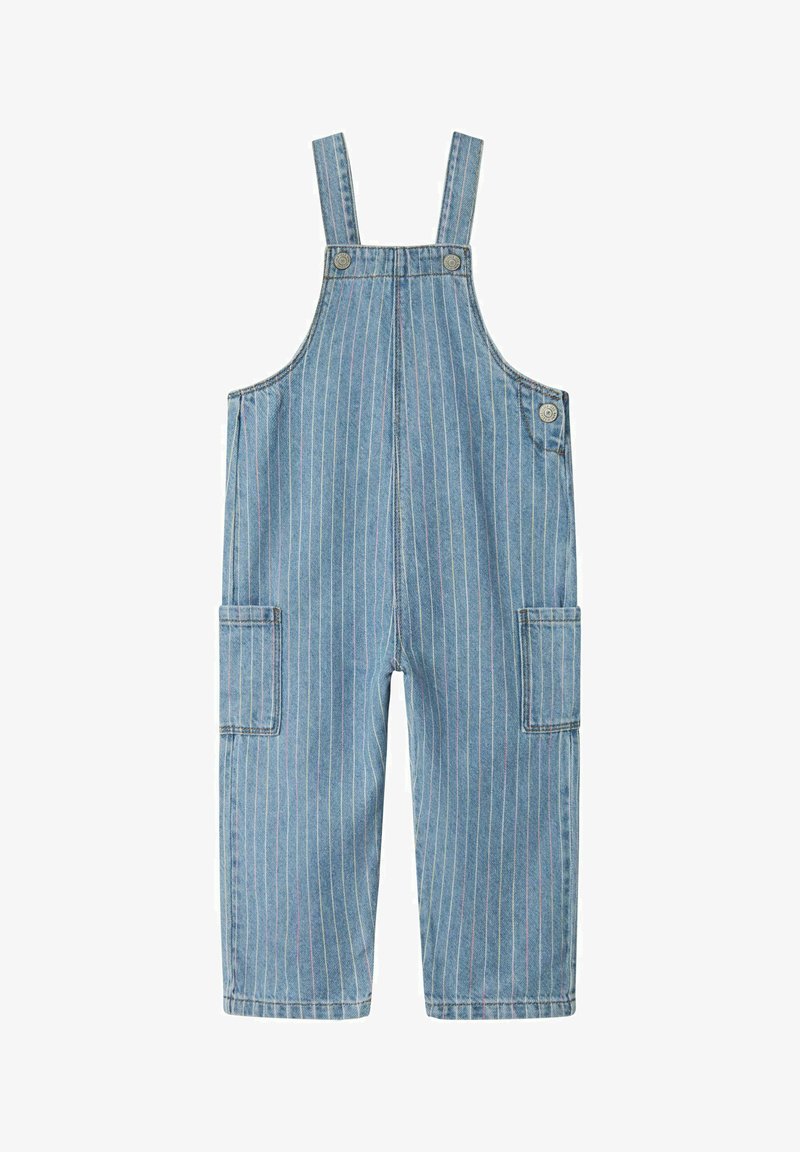 Blå denimoverall med vertikala vita ränder, justerbara axelremmar och två framfickor. Hållbar tyg med synliga sömsdetaljer.