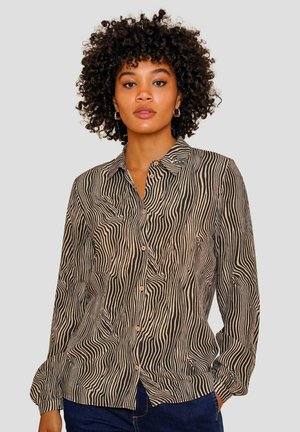 Blouse à manches longues avec un motif rayé noir et beige, fermeture par boutons, design avec col et texture de tissu douce. Convient pour un usage décontracté.