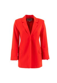 Blazer rojo con solapa muesca, mangas largas, dos bolsillos frontales y puños abotonados, fabricado en una tela suave y ligera.