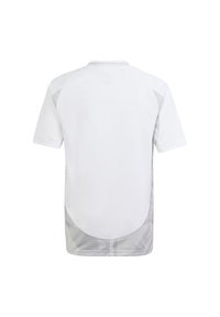 Maglietta atletica bianca a maniche corte con orlo arrotondato. Presenta un pannello posteriore testurizzato con un sottile motivo geometrico grigio.