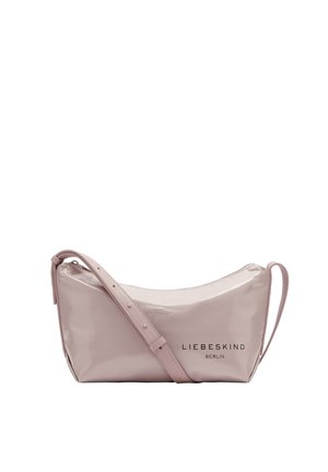 Borsa a tracolla in pelle sintetica rosa con chiusura a zip, design curvo e tracolla regolabile, caratterizzata dal logo stampato "LIEBESKIND BERLIN".