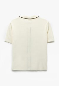 Polo shirt crema a maniche corte con un motivo testurizzato, colletto nero a contrasto e orlo dritto, caratterizzato da un dettaglio con cucitura centrale.