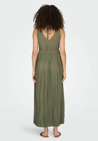 ONLY PLISSIERTES ONLALMA LANGES - Robe longue - khaki