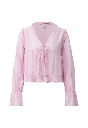 Hellrosa langärmlige Bluse mit Rüschenkanten, V-Ausschnitt und zwei vorderen Bindeverschlüssen, mit gerafften Manschetten und leicht verkürztem Schnitt.