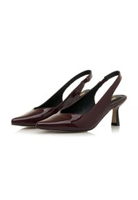 Zapatos de tacón tipo slingback en cuero de charol burdeos con punta afilada y un tacón kitten de 5 cm. Diseño abierto con una característica de corte curvado.