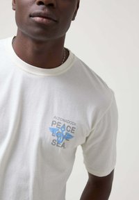 ALTONADOCK PEACE - Camiseta estampada - arena