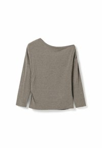 Pelēks garo piedurkņu tops ar asimetrisku dekoltē un brīvu piegriezumu. Iespējota drapēta tekstūra un sānu savilkums papildu detaļām.