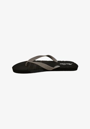 Chanclas negras con tiras a rayas grises, una plantilla texturizada y una suela plana. Diseñadas para un uso casual y fácil de poner.