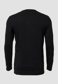Schwarzes Langarm-T-Shirt aus weicher Baumwolle mit Rundhalsausschnitt und kleinem Logo am unteren Ärmel. Schlichtes und tailliertes Design.