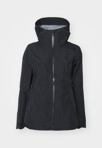 Schwarze wasserdichte Jacke mit hohem Kragen und verstellbarem Kapuze. Verfügt über einen zentralen Reißverschluss, Belüftungsnähte und Seitentaschen. Glatte Textur.