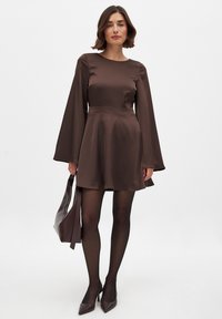 NA-KD OPEN BACK - Juhlamekko - brown