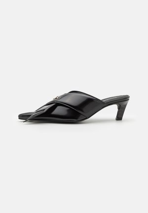 ZINA BOW - Mules med hæl - black