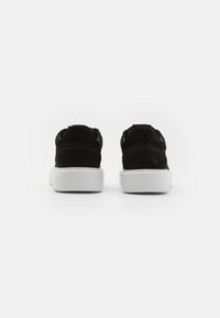 Nubikk VINCE TORA - Tossud - black