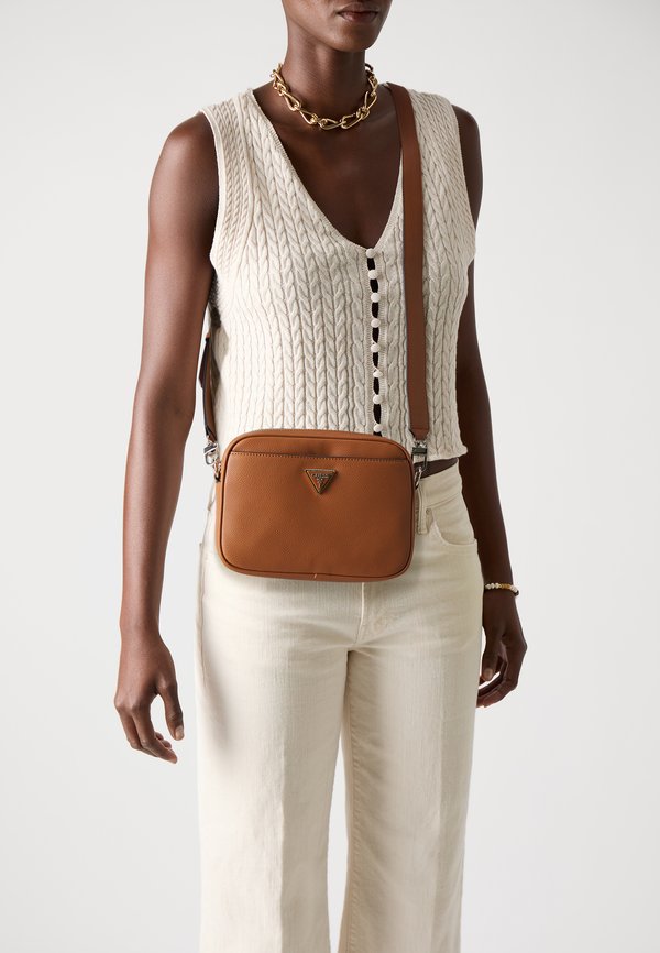 MERIDIAN CAMERA BAG - Cross body bag - cognac