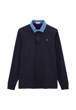 Polo shirt à manches longues bleu marine foncé avec un col bleu clair contrastant, patte de boutonnage à trois boutons et un petit logo en forme de point bleu.