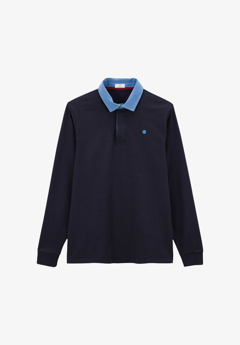 Polo shirt à manches longues bleu marine foncé avec un col bleu clair contrastant, patte de boutonnage à trois boutons et un petit logo en forme de point bleu.